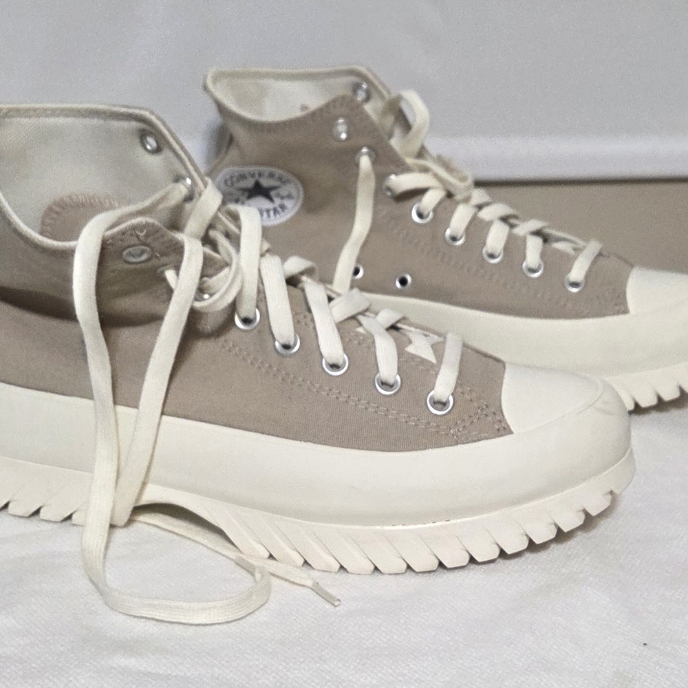 Converse Chuck Taylor All Star Lugged 2.0 ShoesBeige Tan A05098C 
SIZE:  M10.5/W - Picture 3 of 7